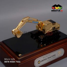 MK17 Souvenir Miniatur Excavator Komatsu United Tractors