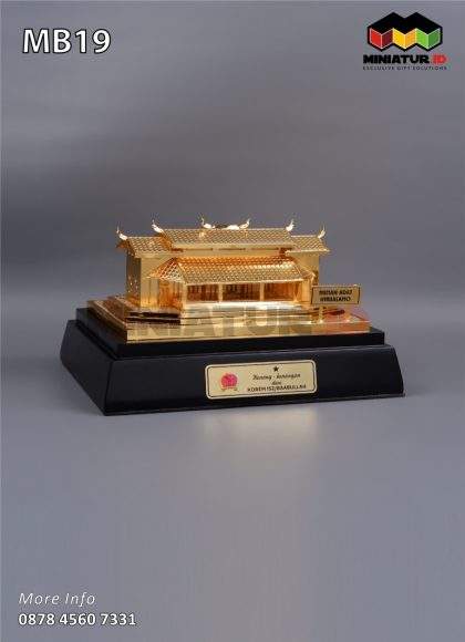 Souvenir Miniatur Rumah Adat Hibualamo