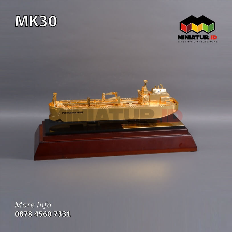 Souvenir Miniatur Kapal Tanker Pertamina Pride