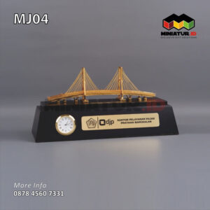 Souvenir Miniatur Jembatan Suramadu DJP Bangkalan