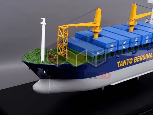 miniatur kapal cargo