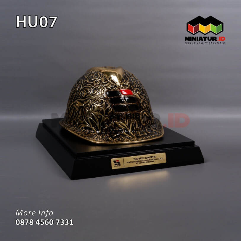 Souvenir Helm Ukir PT Borneo Indobara