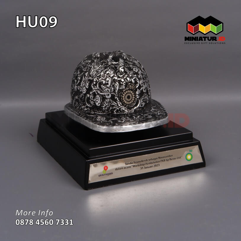 Souvenir Helm Ukir Bp Berau Ltd