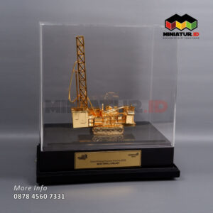 Box Souvenir Miniatur Blasting Drilling Rig