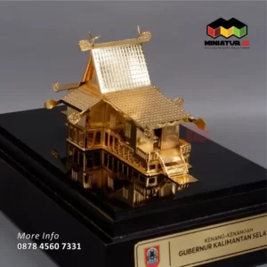 Detail Souvenir Miniatur Rumah Adat Baanjung