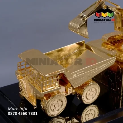 Detail Souvenir Miniatur Dump Truck & Excvator PT KPP