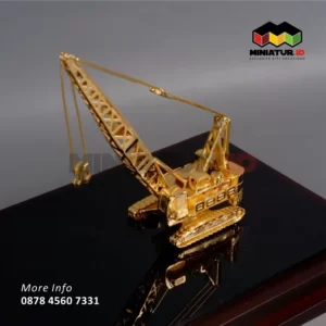 Detail Souvenir Miniatur Excavator Crane