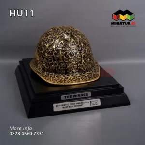 Souvenir Helm Ukir Integrated Core Award
