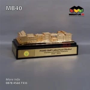 Souvenir Miniatur POMG SMP Labschool Cibubur