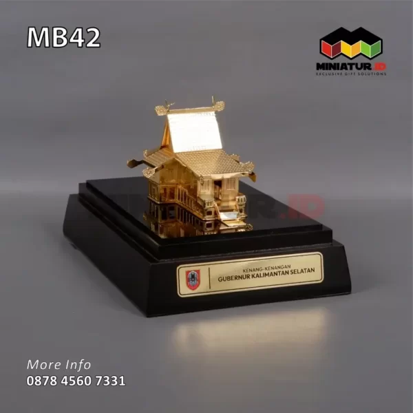 Souvenir Miniatur Rumah Adat Baanjung