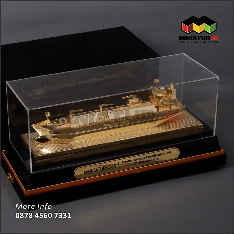 Box MK62 Miniatur Logam Kapal FSRU Jawa Satu