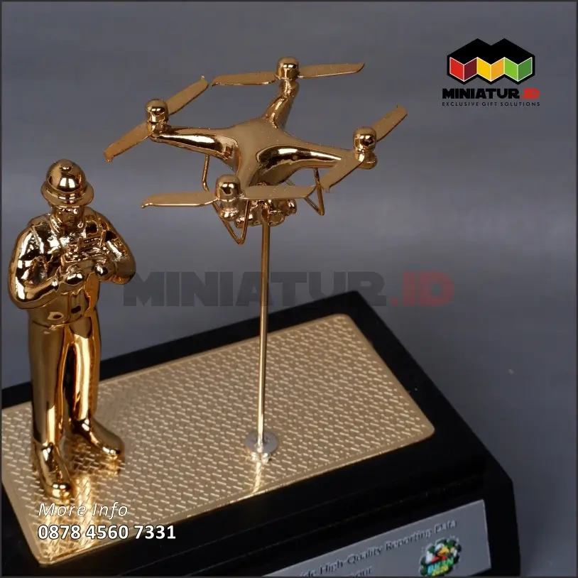 Detail CM66 Miniatur Logam Operator Drone