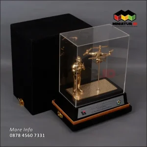 Box CM66 Miniatur Logam Operator Drone