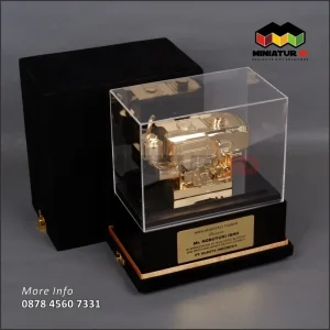 Box CM67 Miniatur Logam Diesel Engine PT Kubota Indonesia