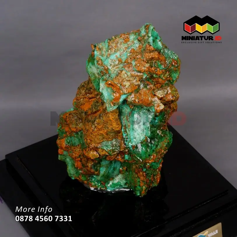 Detail CM71 Miniatur Batuan Garnierite PT Vale Indonesia