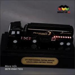 MK67 Miniatur Truk Tangki Pertamina Patra Niaga