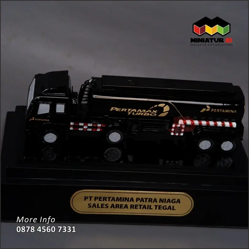Detail MK67 Miniatur Truk Tangki Pertamina Patra Niaga