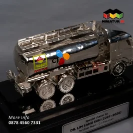 MK69 Miniatur Kendaraan Truk Tangki Bagitani