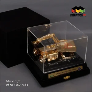 Box MK68 Miniatur Custom Dump Truck & Excavator
