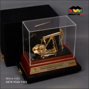 Box MTG47 Miniatur Logam Pump Jack